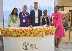 At the booth of Royal FloraHolland the local office of Ethiopia and Kenya were joining the Dutch. From left to right: Bezawit Teklehaimanot, Joery van Leest, Guido Vollebregt, Caroline Ngalu and Anita Mureithi.
